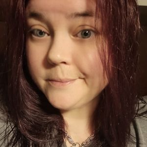 I am Shelly. I sell acrylic pour paintings